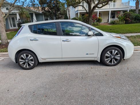 Used 2015 Nissan Leaf SL image 5