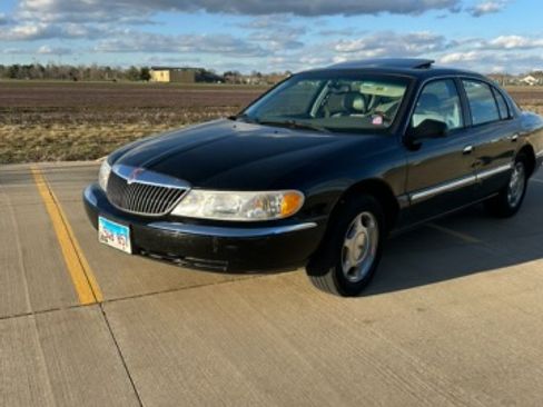 Used 2001 Lincoln Continental image 17