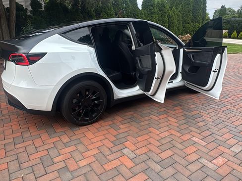 Used 2023 Tesla Model Y Long Range AWD/4WD image 10
