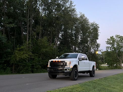 Used 2019 Ford F250 Lariat w/ Lariat Ultimate Package AWD/4WD image 4