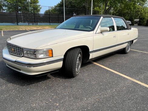 Used 1996 Cadillac De Ville Sedan FWD image 1