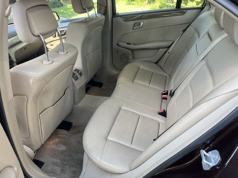 Used 2011 Mercedes-Benz E 350 4MATIC Sedan image 8