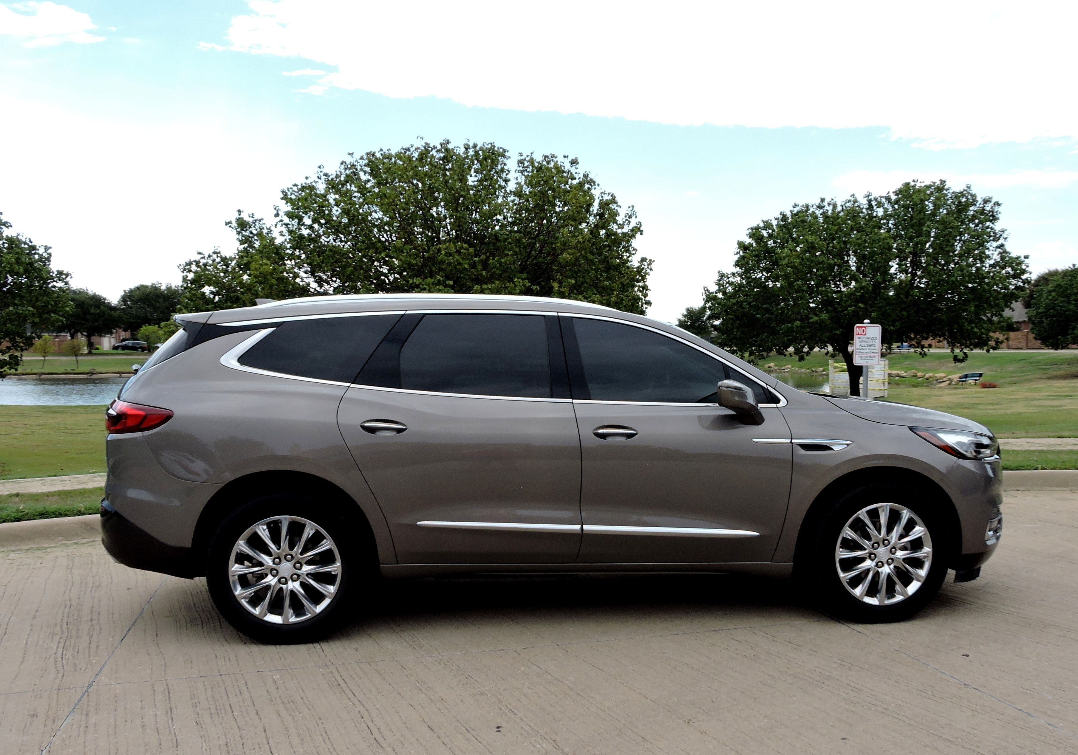 Used 2019 Buick Enclave Essence FWD image 21