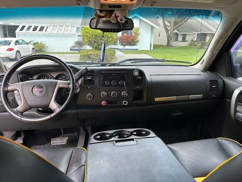 Used 2007 GMC Sierra 1500 SLE w/ Z71 Off-Road Package image 10