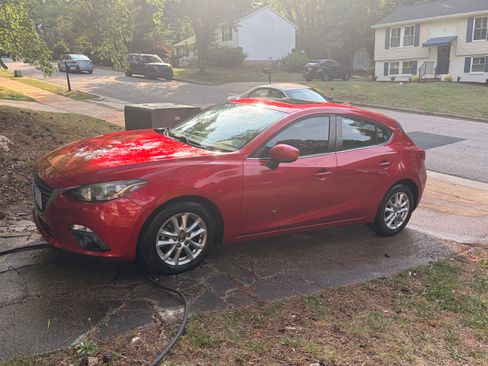 Used 2016 MAZDA MAZDA3 i Touring w/ Popular Equipment Package FWD image 4