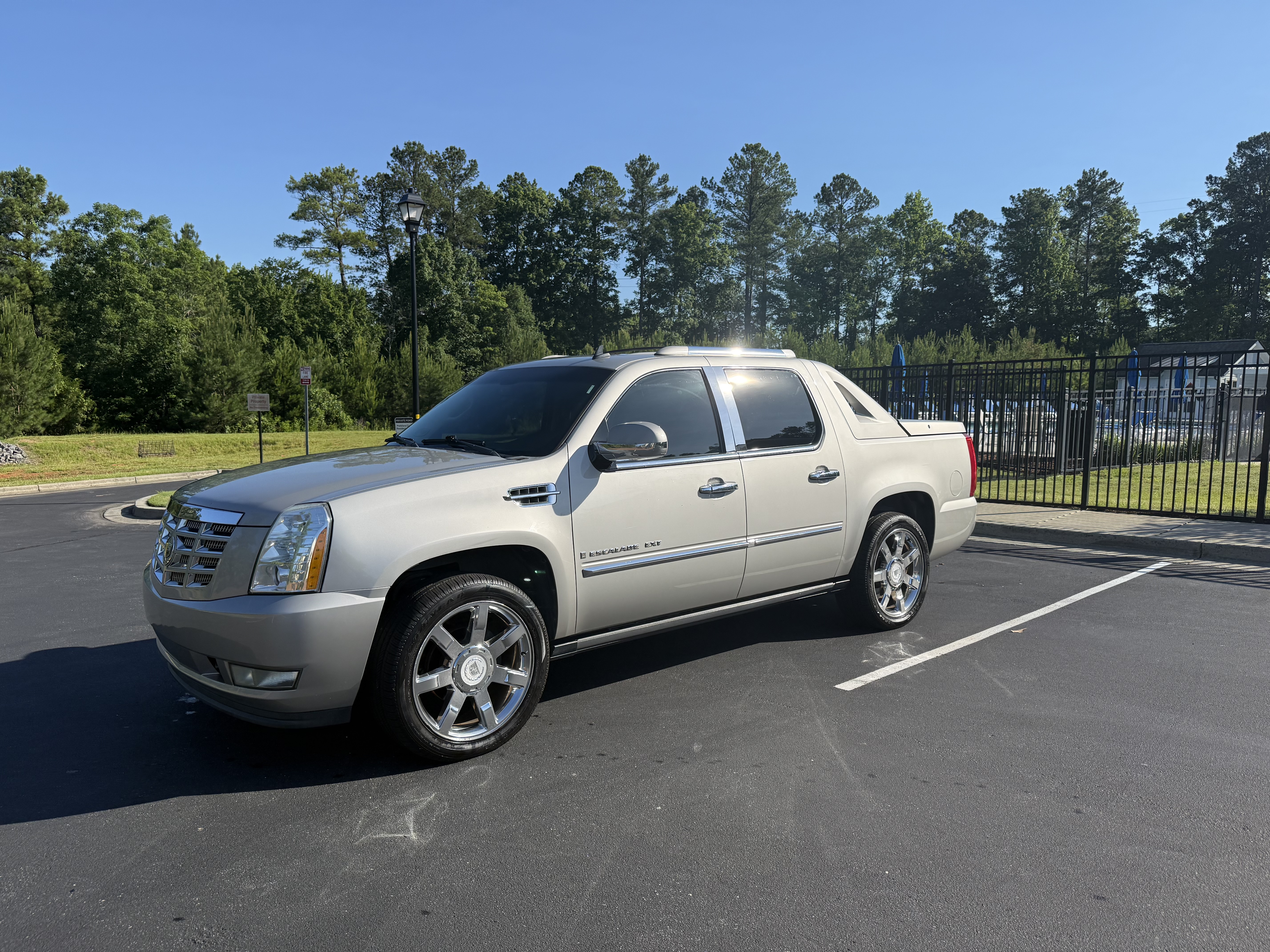 Used 2008 Cadillac Escalade EXT AWD/4WD image 1