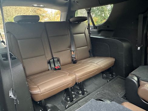 Used 2021 Chevrolet Suburban High Country image 10