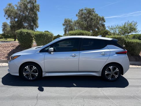 Used 2022 Nissan Leaf SV FWD image 6