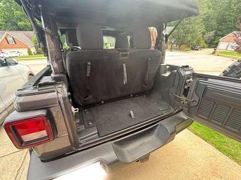 Used 2018 Jeep Wrangler Sport AWD/4WD image 8