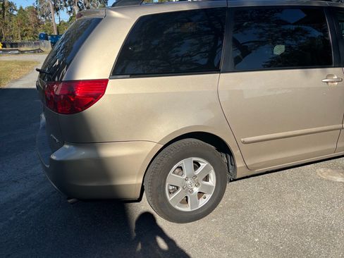 Used 2010 Toyota Sienna XLE Limited image 6