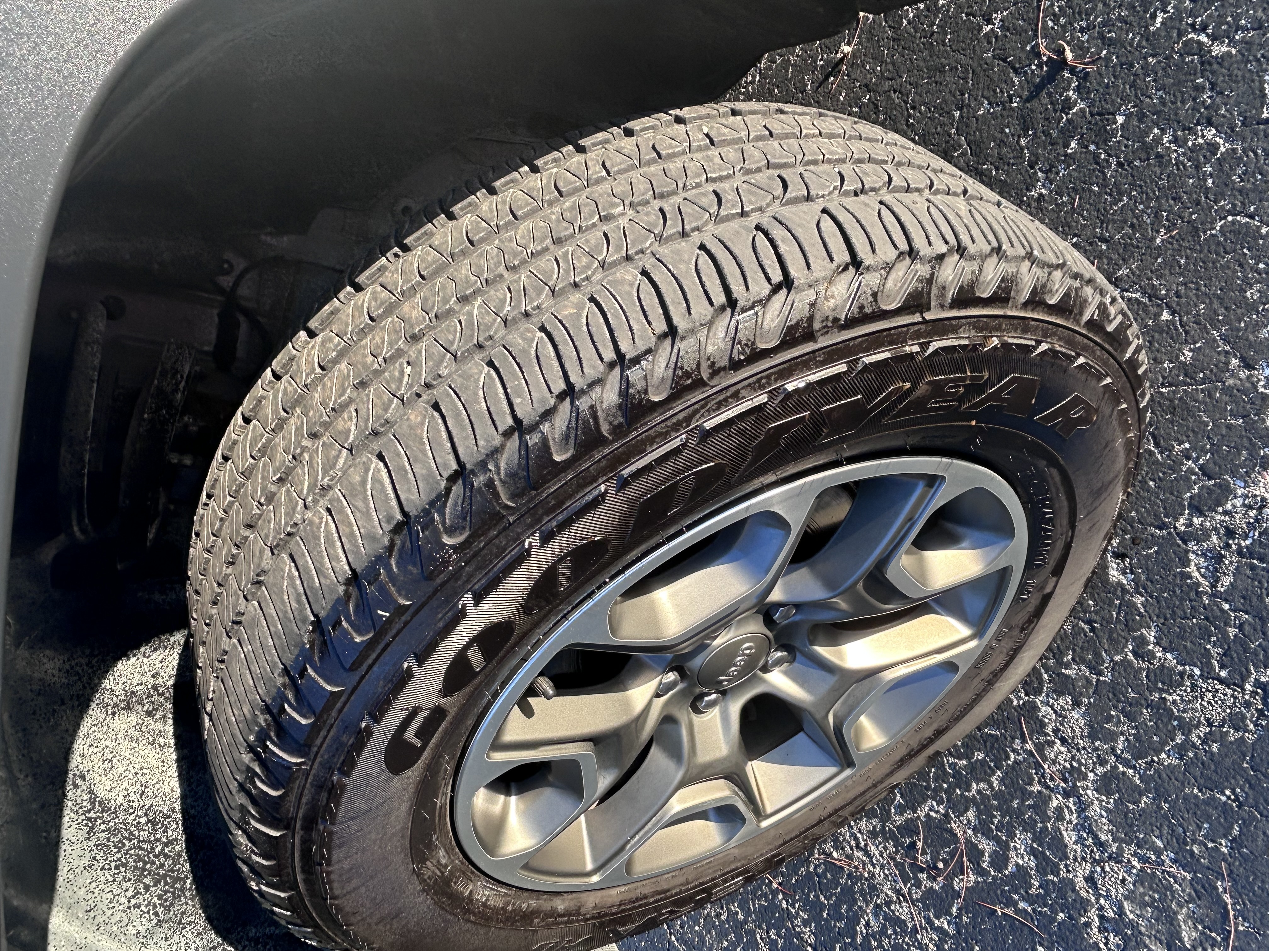 Used 2020 Jeep Cherokee Trailhawk w/ Cold Weather Group AWD/4WD image 6