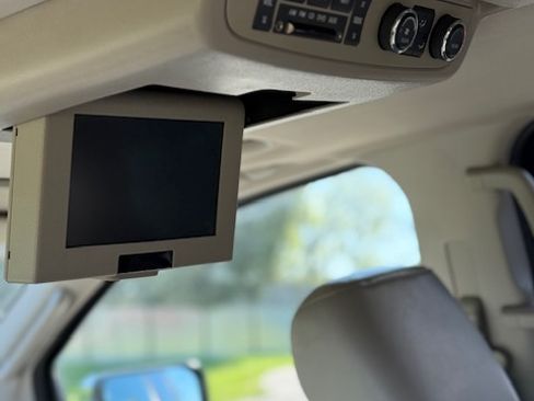 Used 2010 Nissan Armada Platinum w/ Captain Seat Pkg image 13