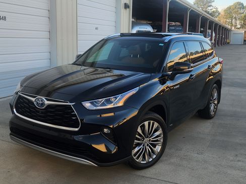 Used 2021 Toyota Highlander Platinum image 1