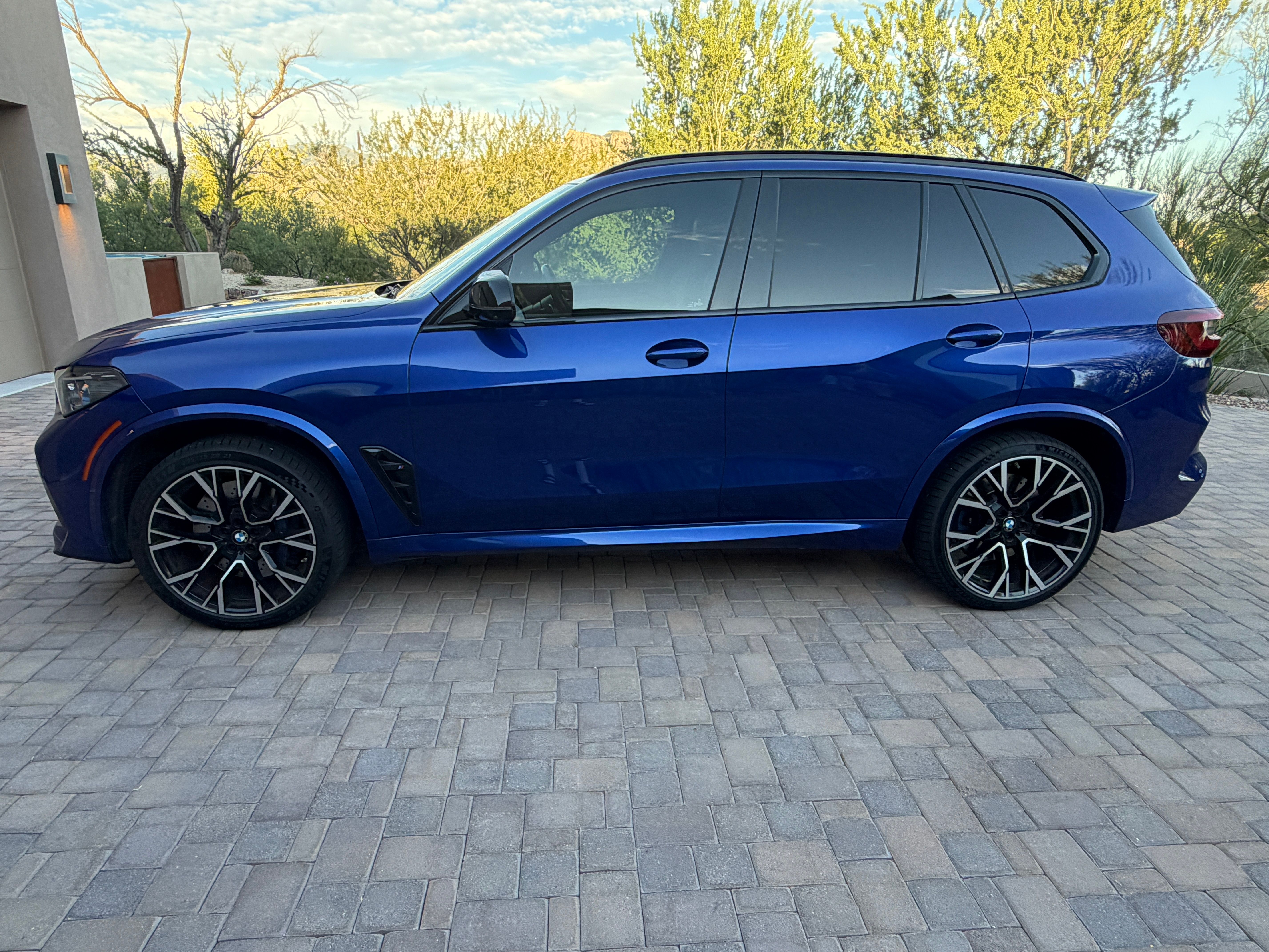 Used 2022 BMW X5 M w/ Competition Package AWD/4WD image 5