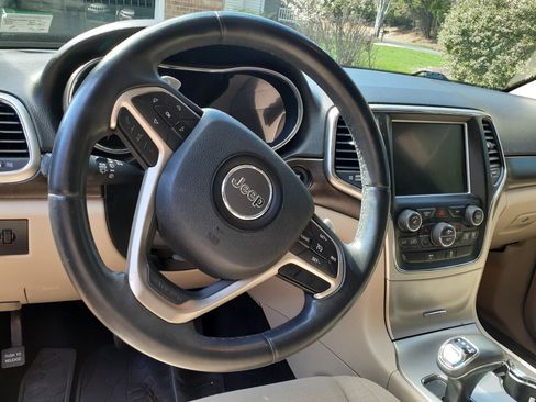 Used 2014 Jeep Grand Cherokee Laredo w/ 18" Wheel & 8.4" Radio Group image 6