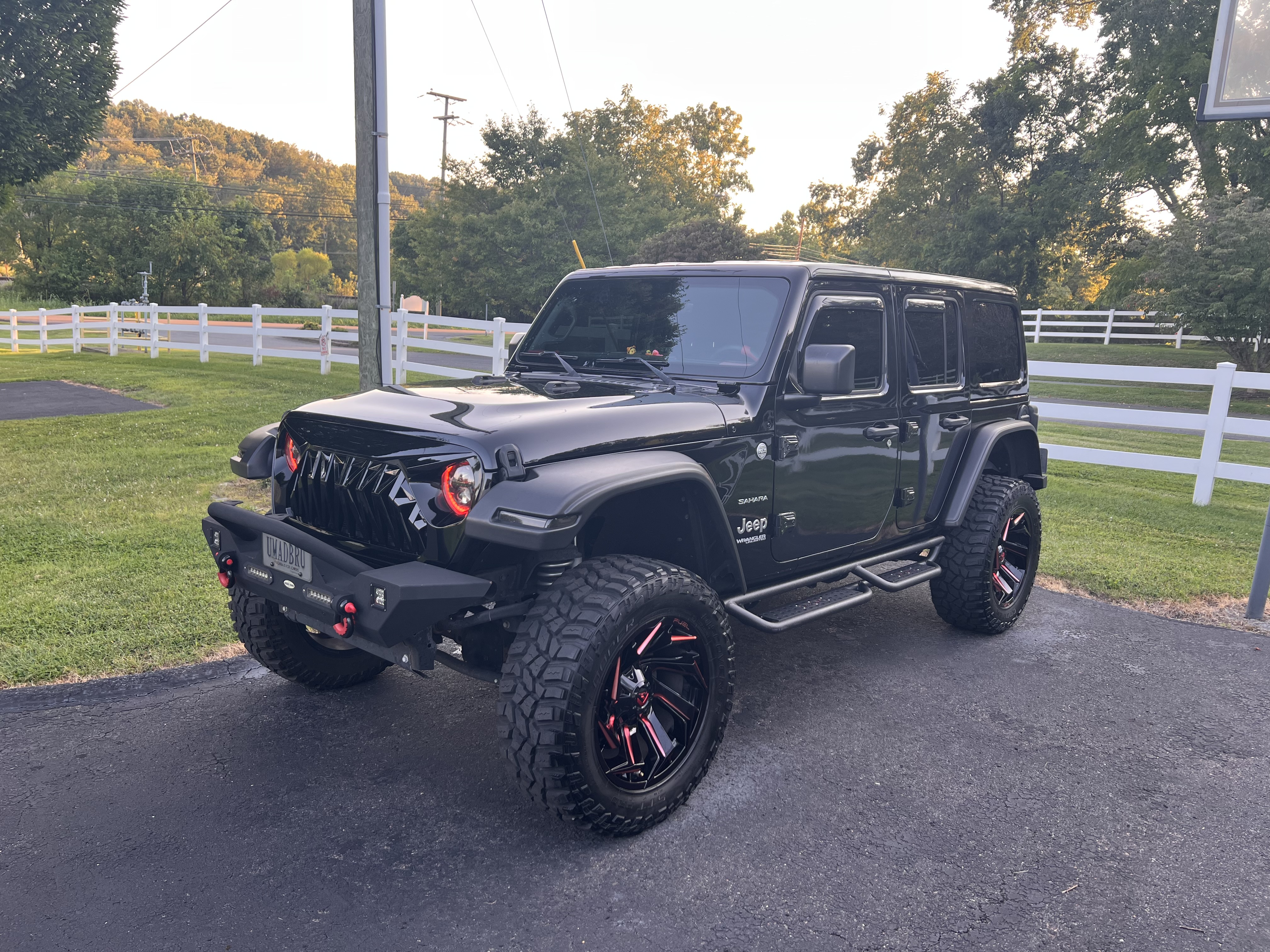 Used 2018 Jeep Wrangler Unlimited Sahara AWD/4WD image 6