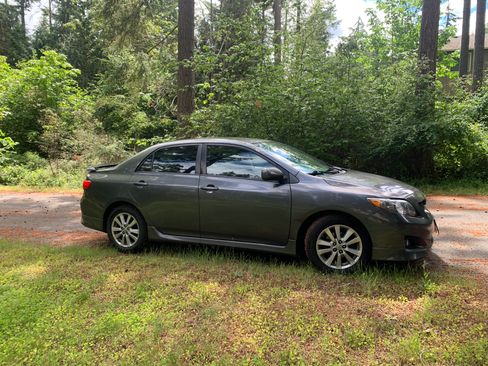 Used 2010 Toyota Corolla LE FWD image 9