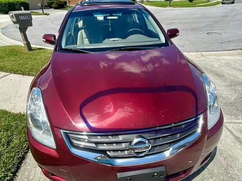 Used 2010 Nissan Altima 3.5 SR w/ Premium Pkg FWD image 5