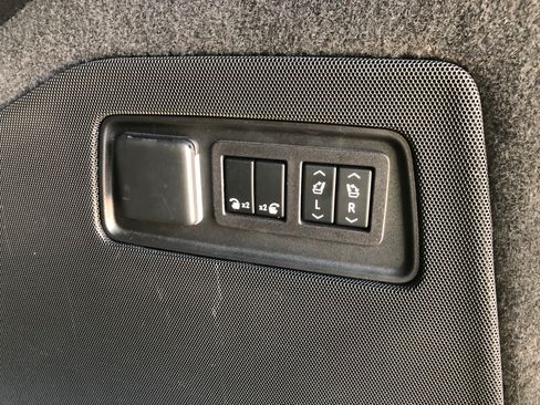 Used 2023 Cadillac Escalade ESV Premium Luxury w/ Performance Package AWD/4WD image 17