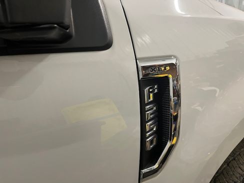 Used 2020 Ford F250 XLT w/ XLT Premium Package image 9