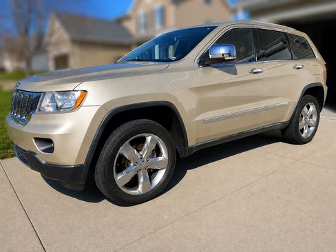 Used 2011 Jeep Grand Cherokee Overland AWD/4WD image 1