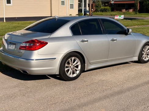 Used 2013 Hyundai Genesis 3.8 RWD image 13