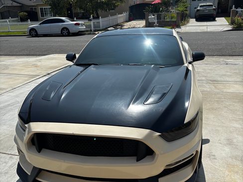 Used 2017 Ford Mustang GT RWD image 1