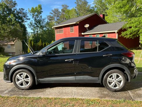 Used 2022 Nissan Kicks S FWD image 2