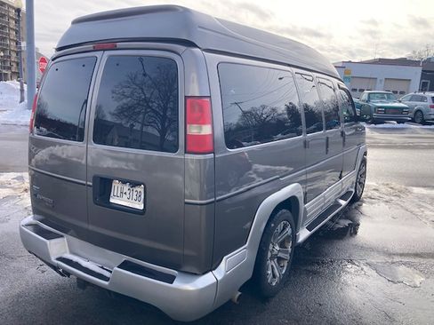 Used 2010 Chevrolet Express 1500 w/ Preferred Equipment Group RWD image 5