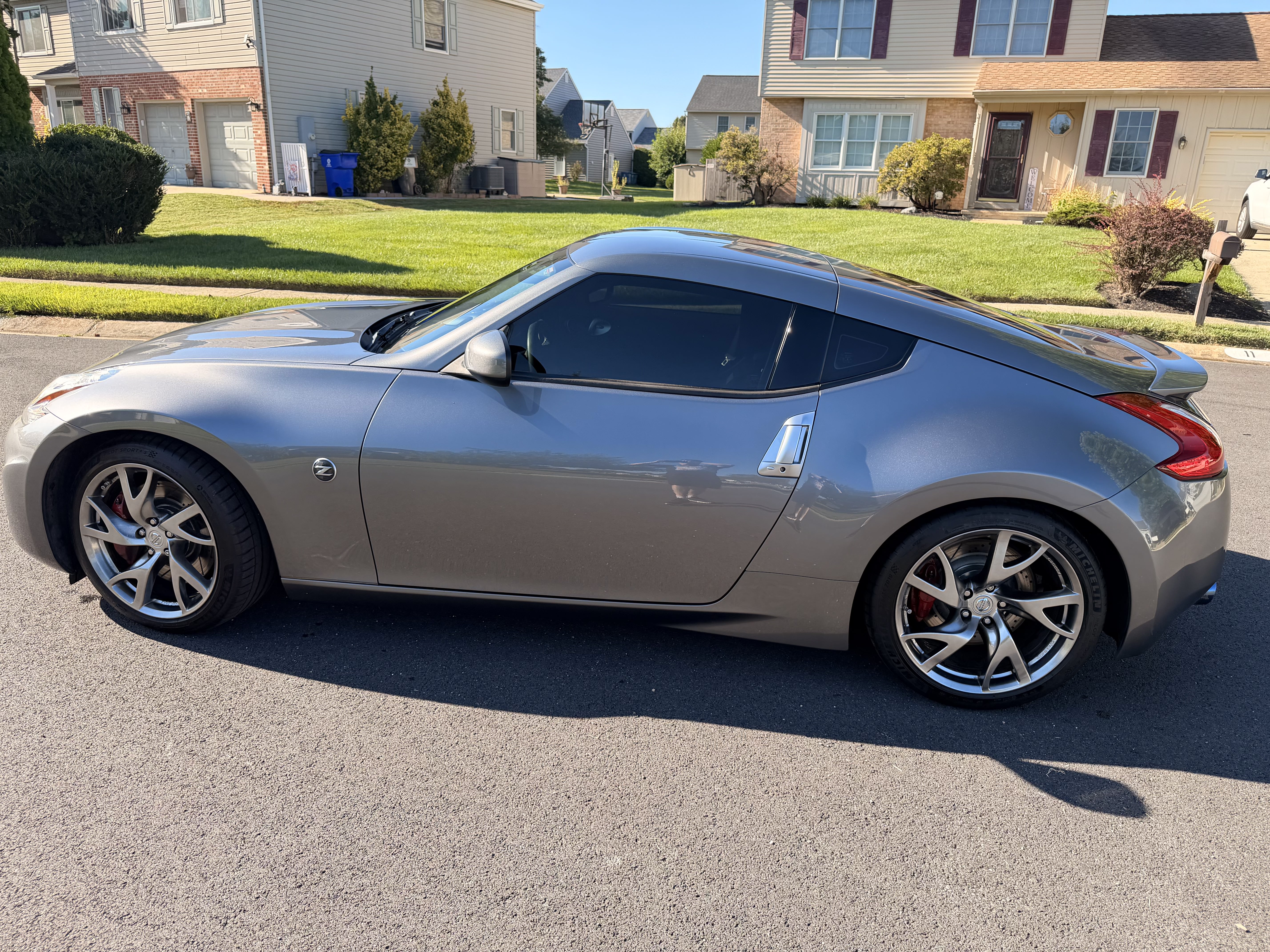 Used 2016 Nissan 370Z Coupe RWD image 2