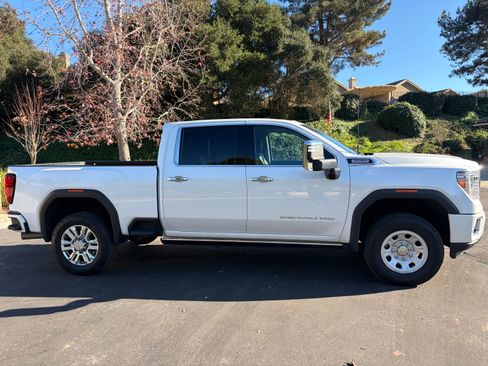 Used 2022 GMC Sierra 3500 Denali image 4