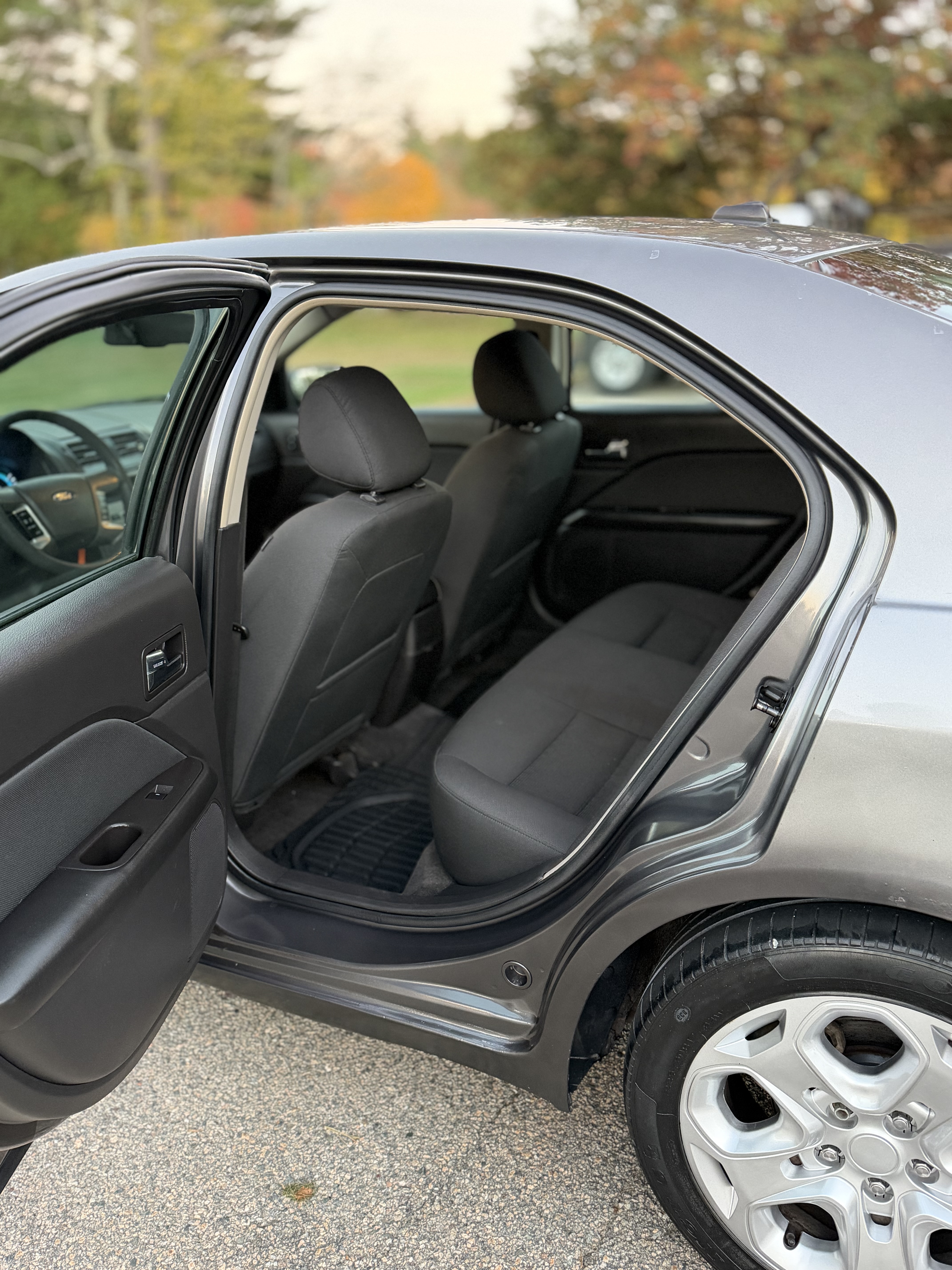 Used 2011 Ford Fusion SE w/ 202A Rapid Spec Order Code FWD image 15