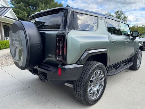 Used 2024 GMC Hummer EV 3X w/ LPO, Illumination Package image 16