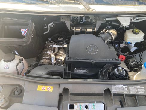 Used 2023 Mercedes-Benz Sprinter 2500 w/ Dashboard Charging Package image 14