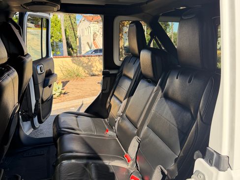 Used 2021 Jeep Wrangler Unlimited Sahara image 10