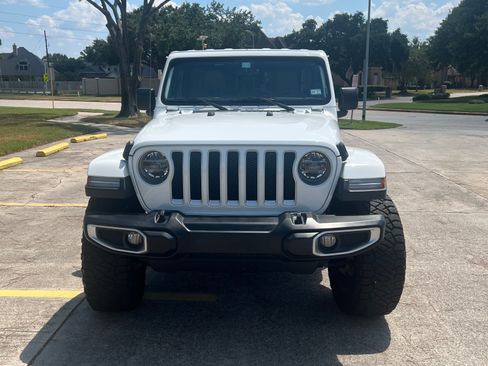 Used 2018 Jeep Wrangler Unlimited Sahara AWD/4WD image 2