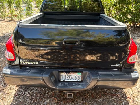 Used 2005 Toyota Tundra Limited w/ Towing Pkg RWD image 5