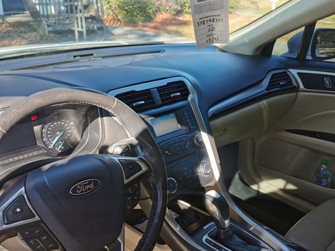 Used 2013 Ford Fusion SE image 6