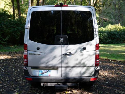 Used 2007 Dodge Sprinter 2500 w/ Cooling Group image 16