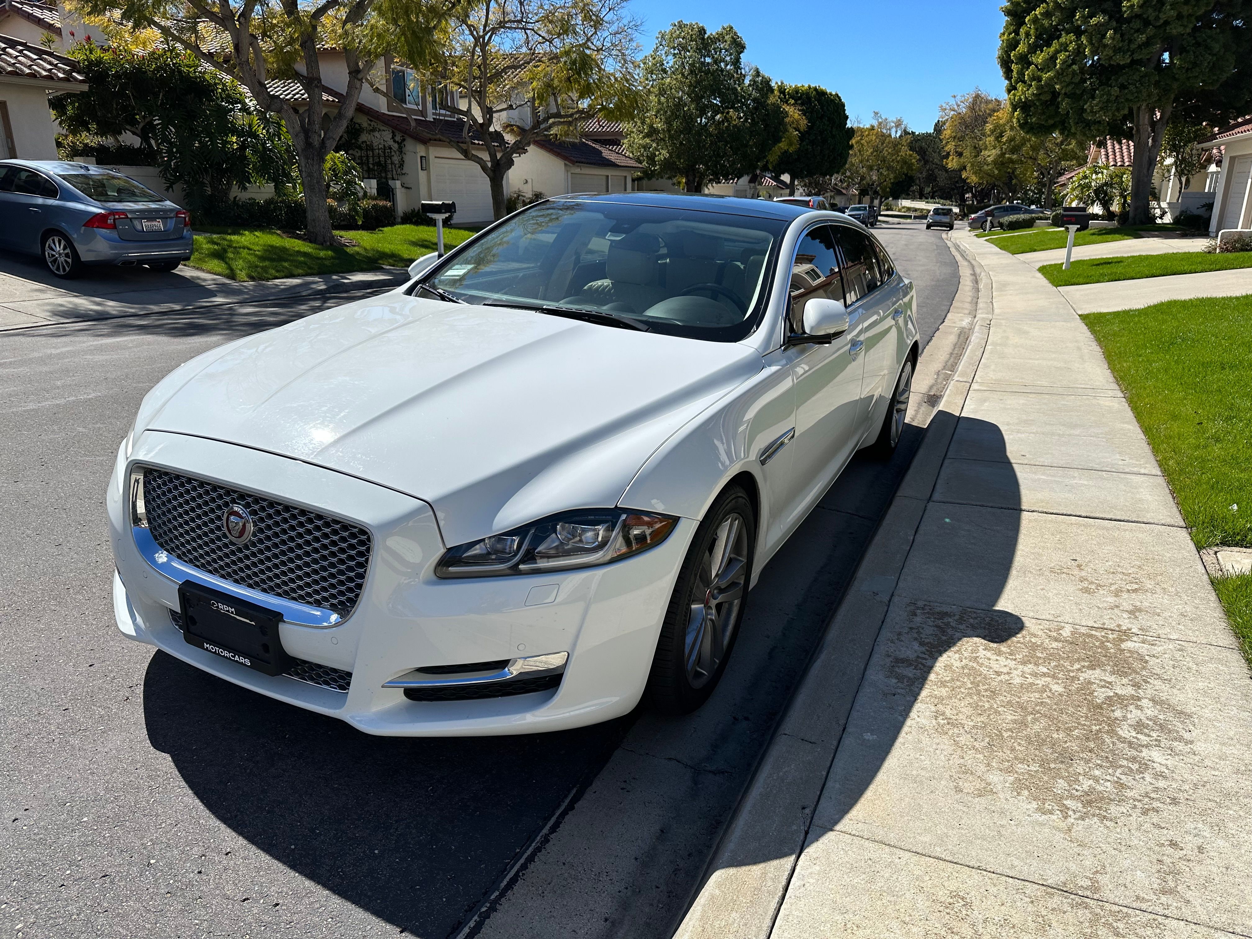 Used 2016 Jaguar XJ L Portfolio RWD image 4