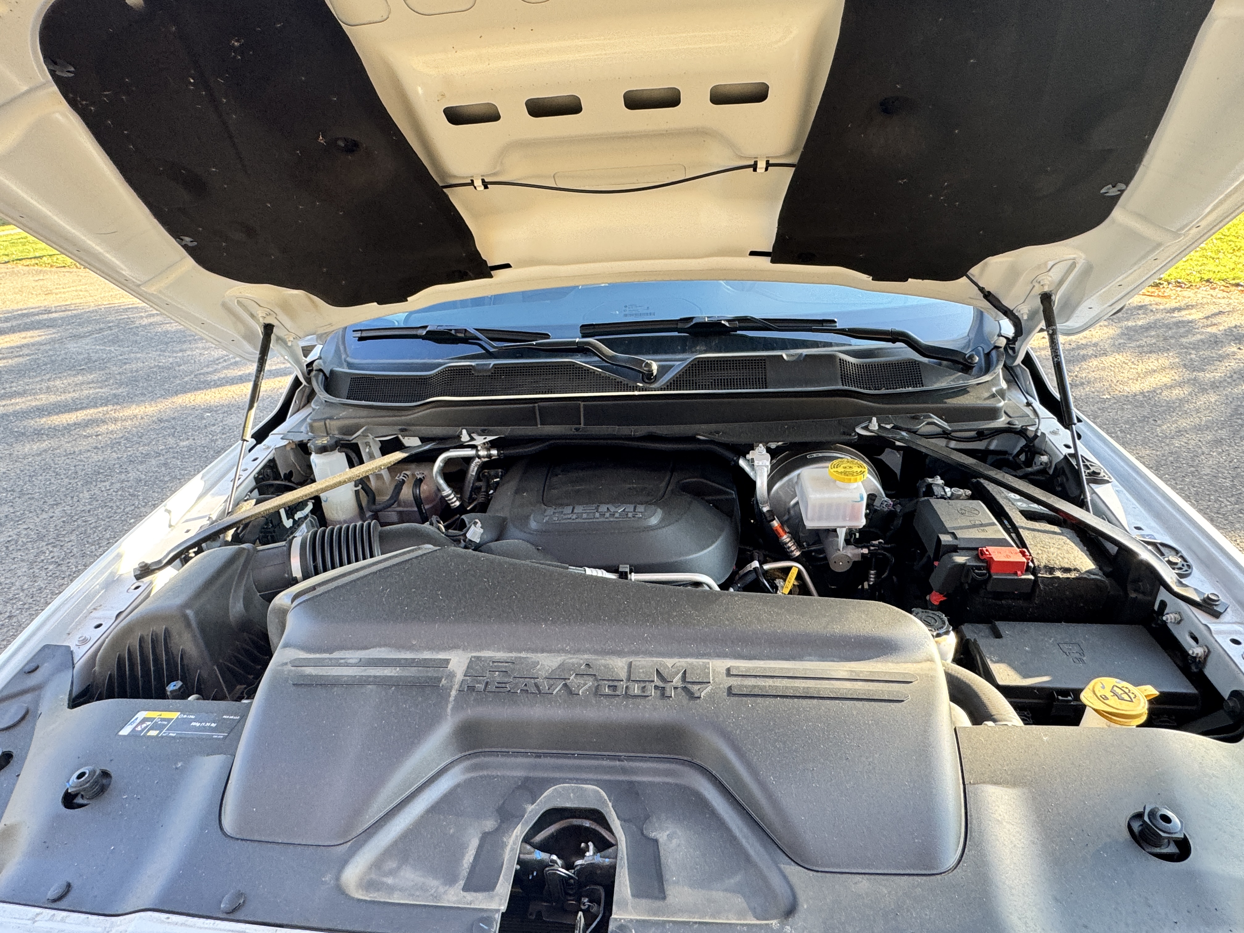 Used 2025 RAM 2500 Laramie AWD/4WD image 21