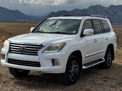 Used 2013 Lexus LX 570 4WD w/ Luxury Pkg w/Pre-crash image 4