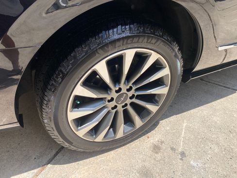 Used 2019 Lincoln Navigator Select RWD image 26