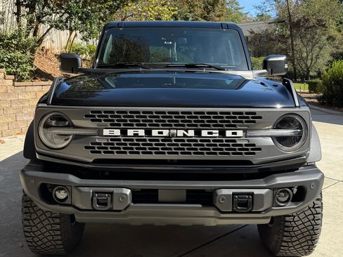 Used 2023 Ford Bronco Badlands image 9