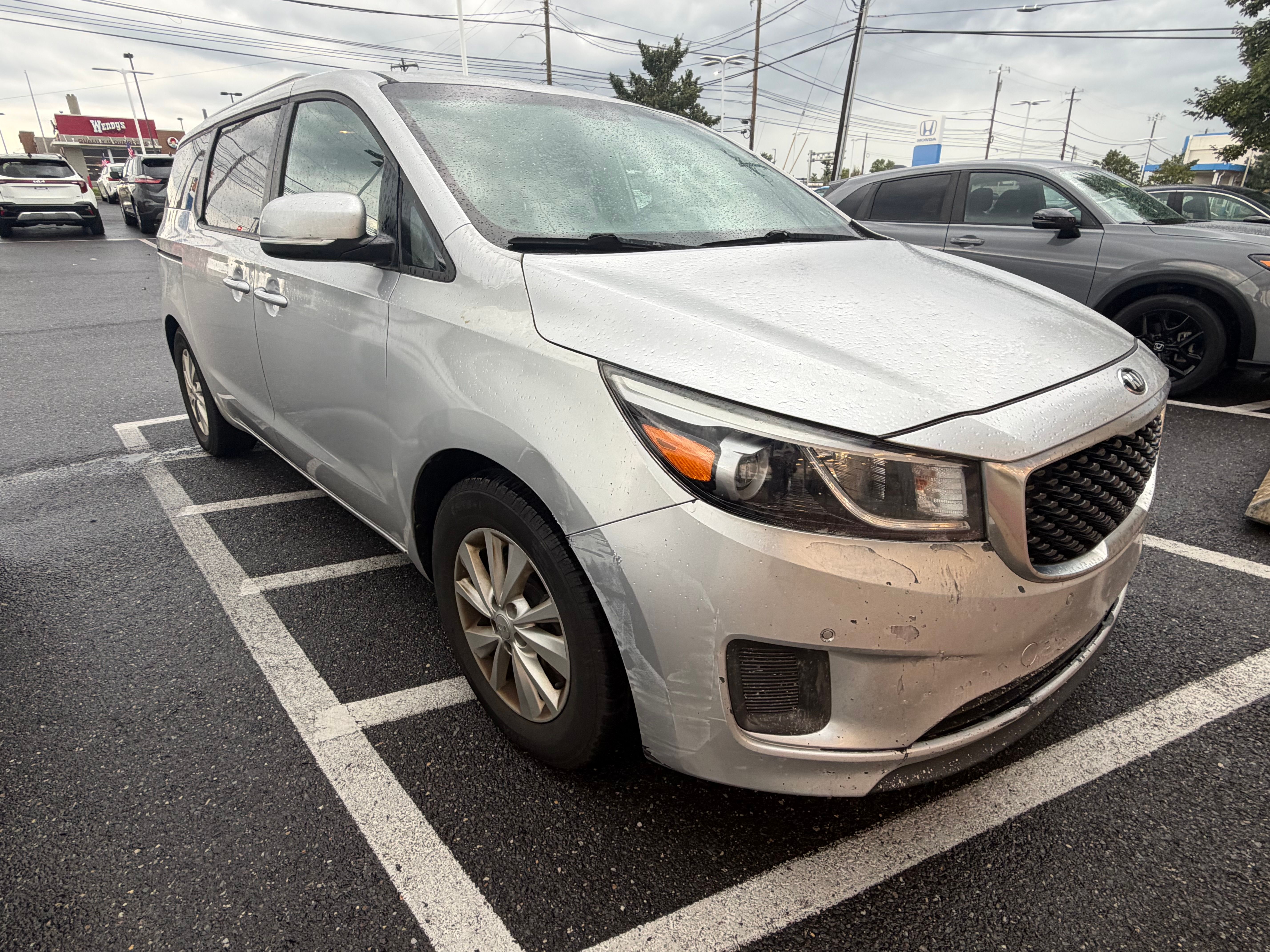 Used 2017 Kia Sedona LX w/ LX Essentials Premium Package FWD image 9