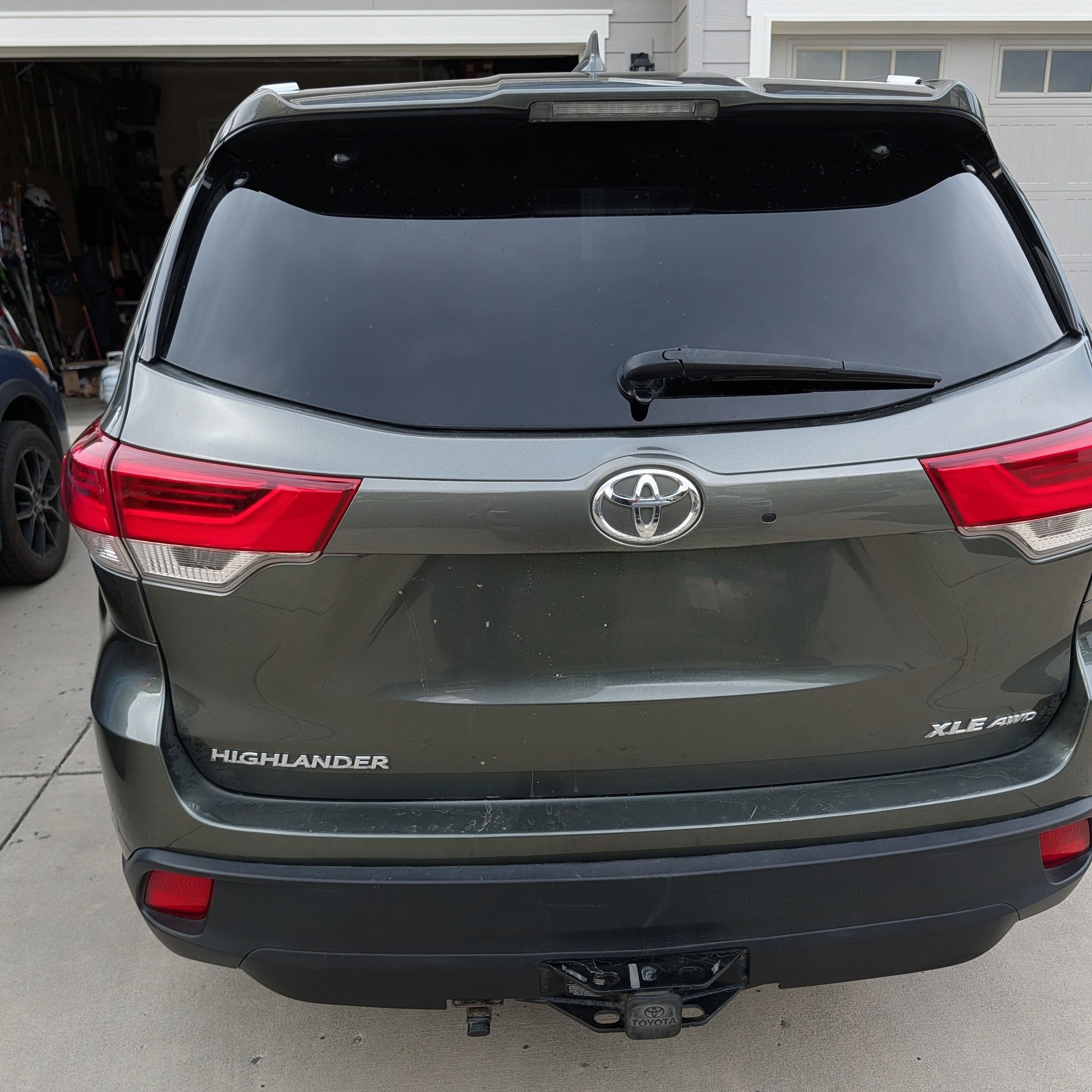 Used 2019 Toyota Highlander XLE AWD/4WD image 1
