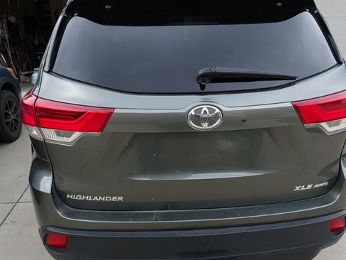 Used 2019 Toyota Highlander XLE AWD/4WD image 1