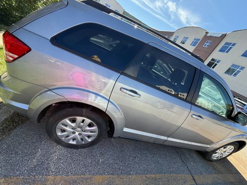 Used 2018 Dodge Journey SE image 2
