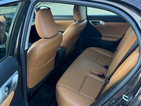 Used 2013 Lexus CT 200h w/ Premium Pkg w/Navigation FWD image 12