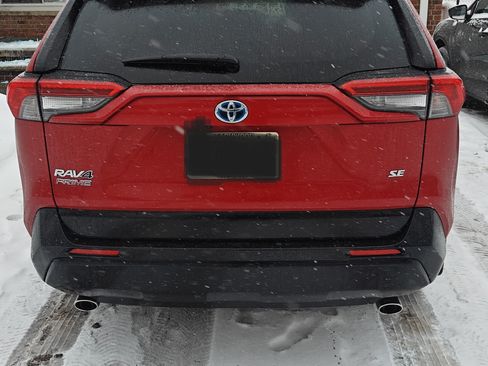 Used 2022 Toyota RAV4 SE w/ Weather & Moonroof Package image 2